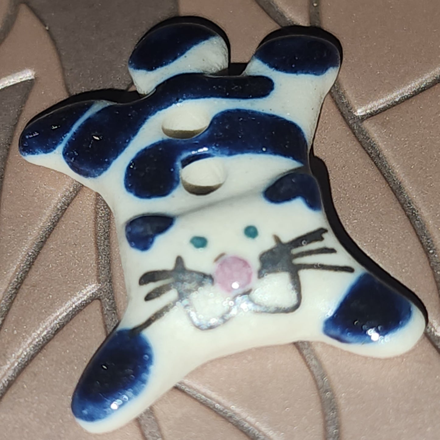 Ceramic blue&white cat button 25mm long