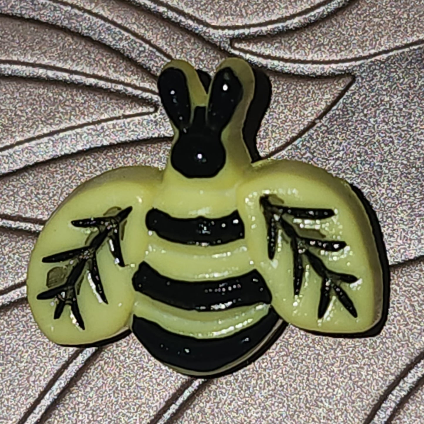Bee buttons - 2 types
