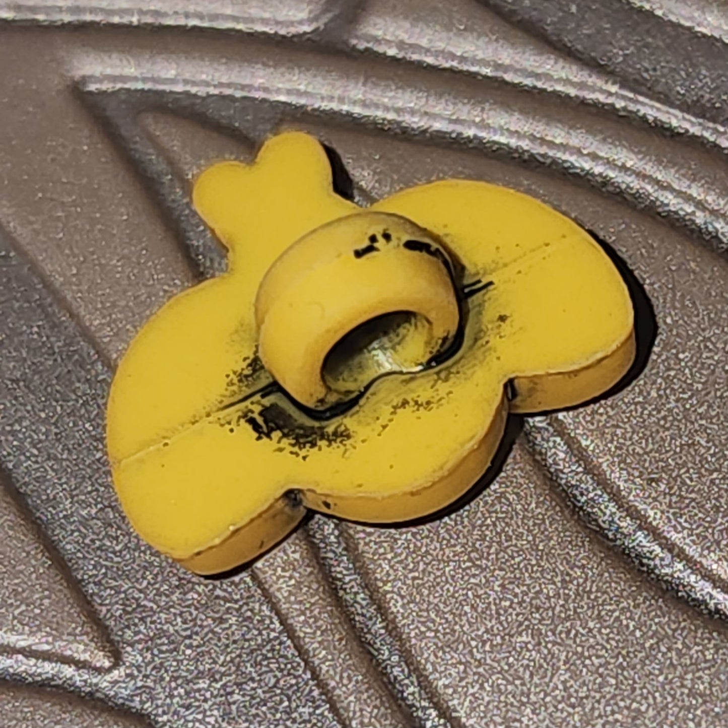 Bee buttons - 2 types