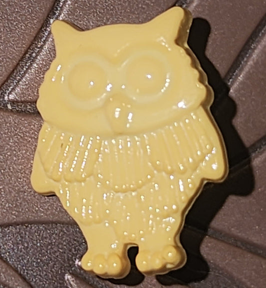 Little Owl button 15mm high