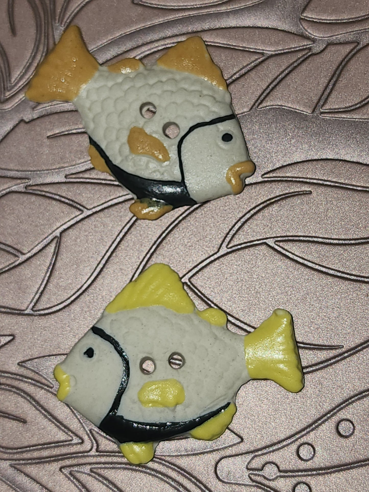 Ceramic fish buttons 40mm long