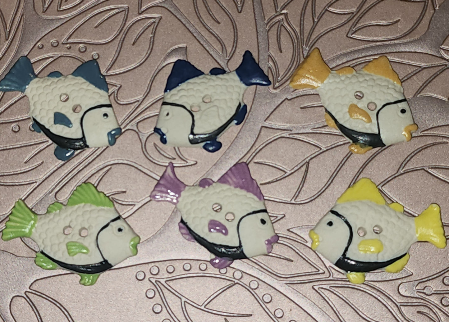 Ceramic fish buttons 40mm long