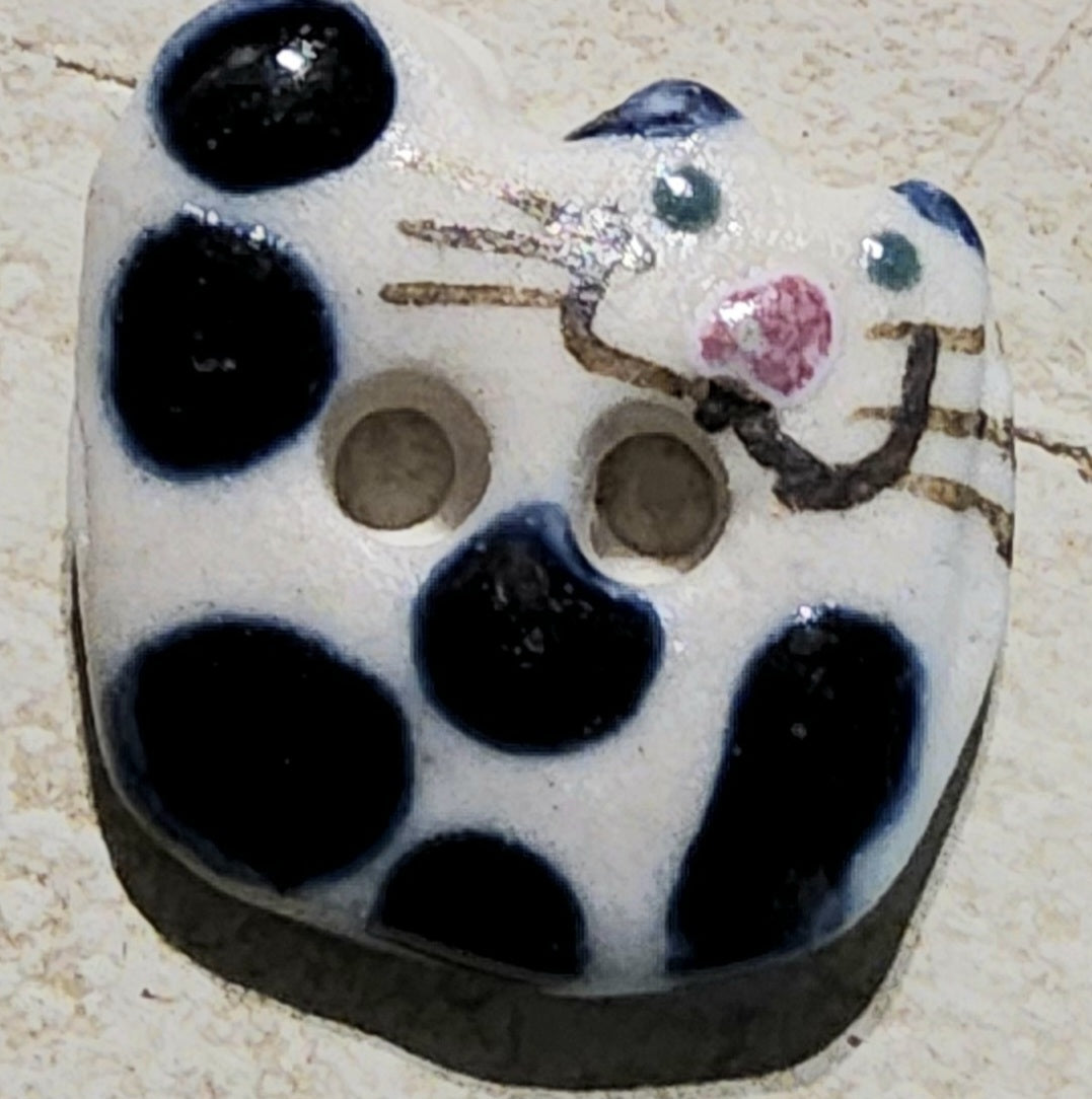 Mini ceramic cat button 15mm