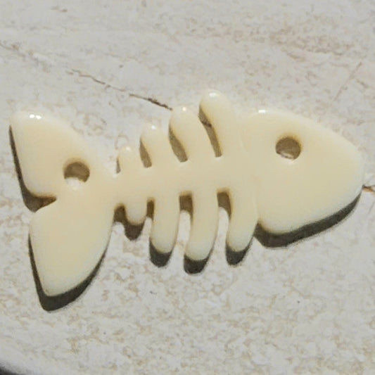 Plastic fish skeleton button 22m