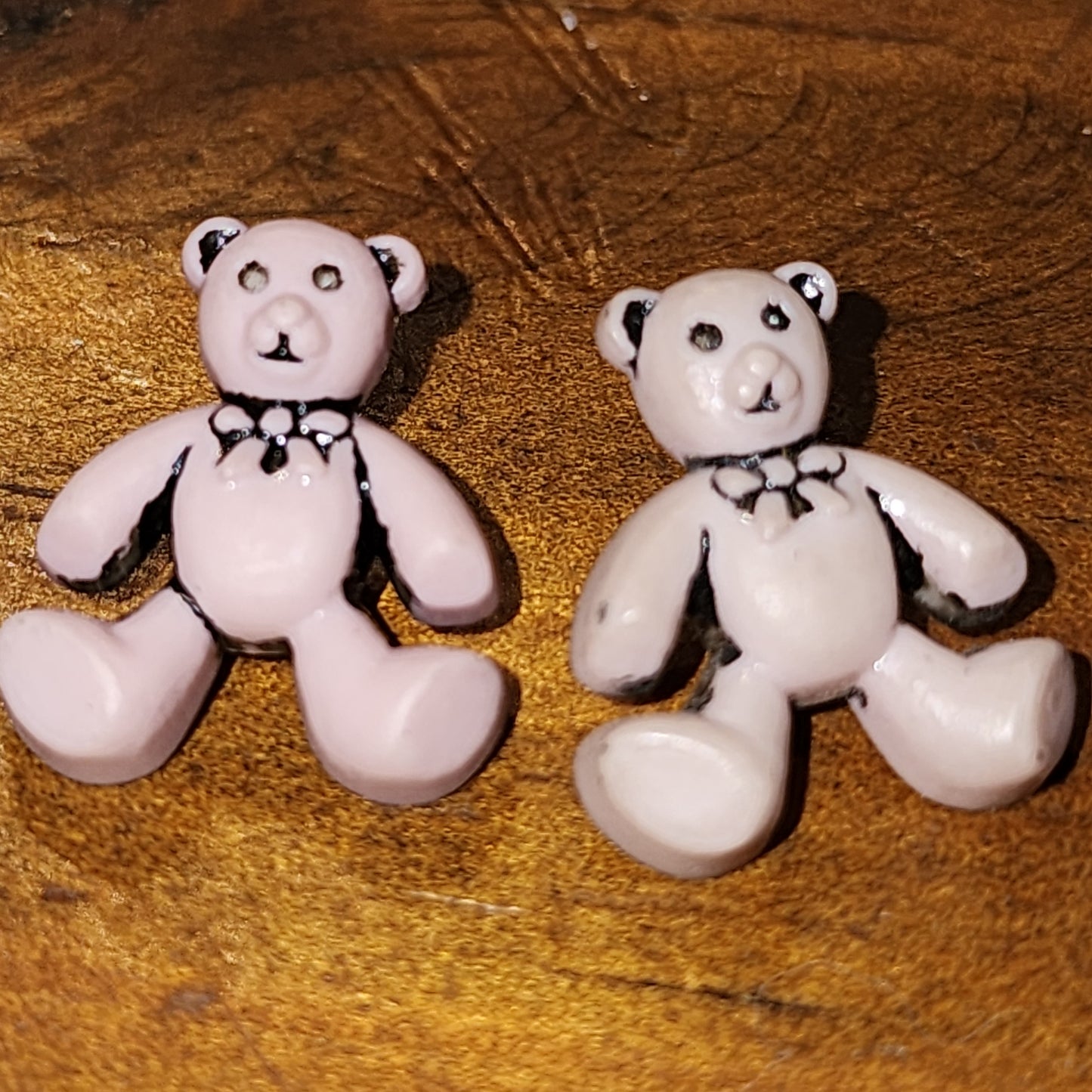 Bear buttons -2 colours 19mm high