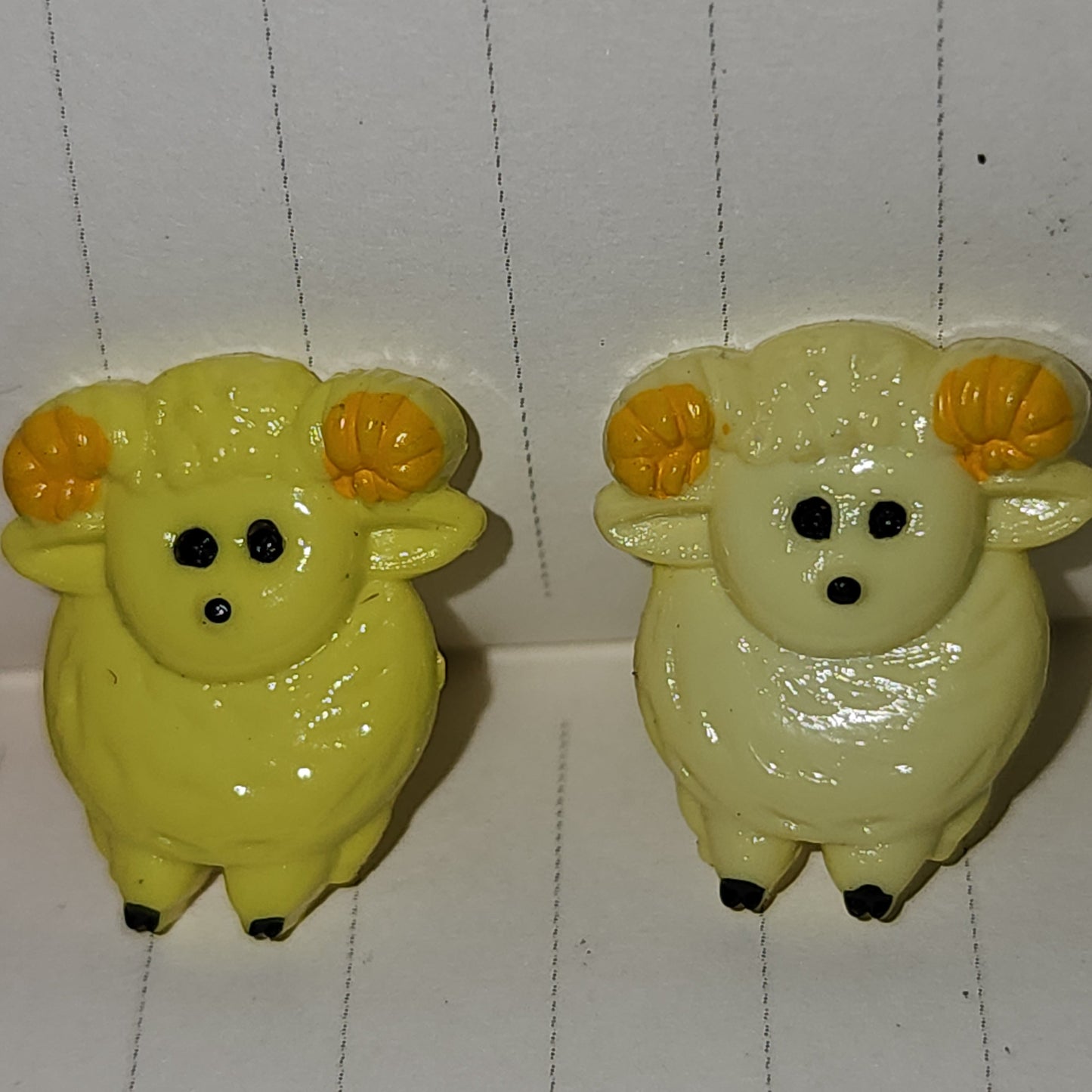 Little sheep button - 7 colours 17mm high