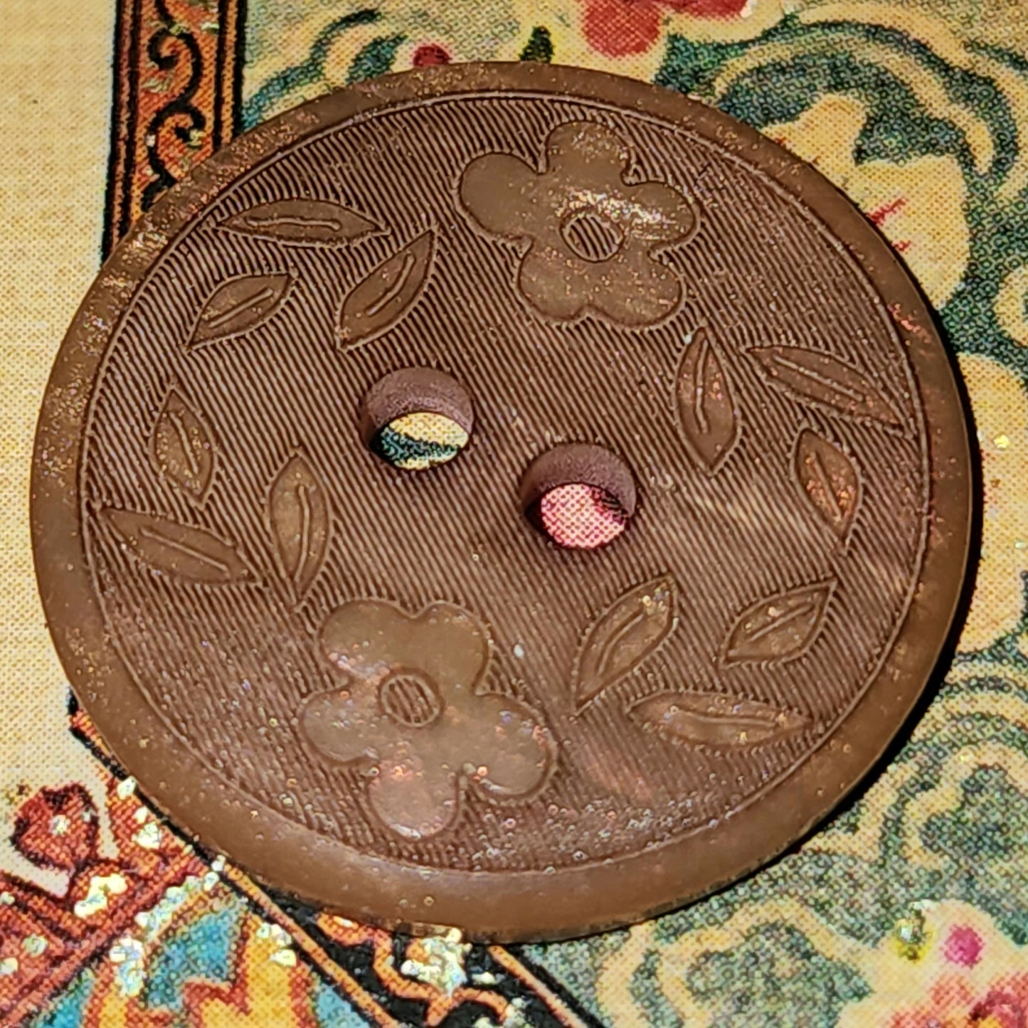 Round floral etched button 2cm - 6 colours