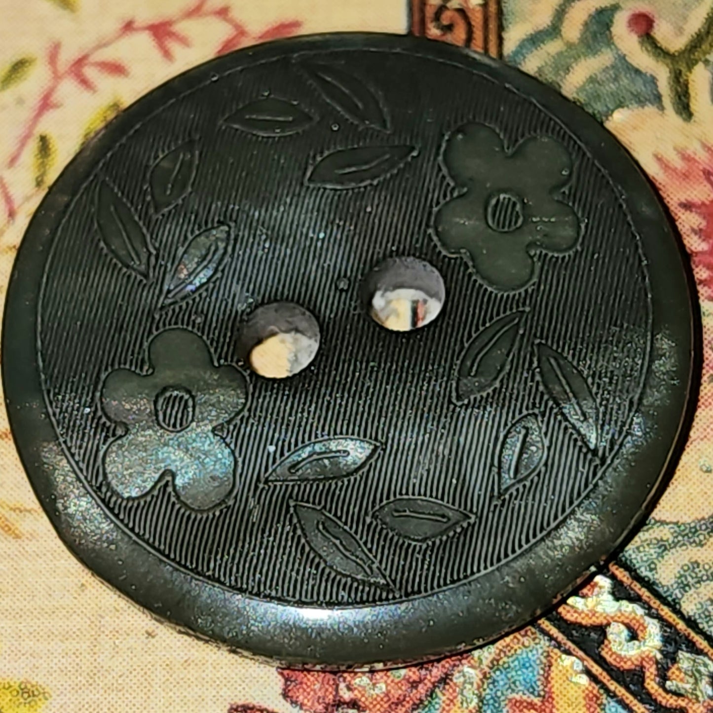 Round floral etched button 2cm - 6 colours