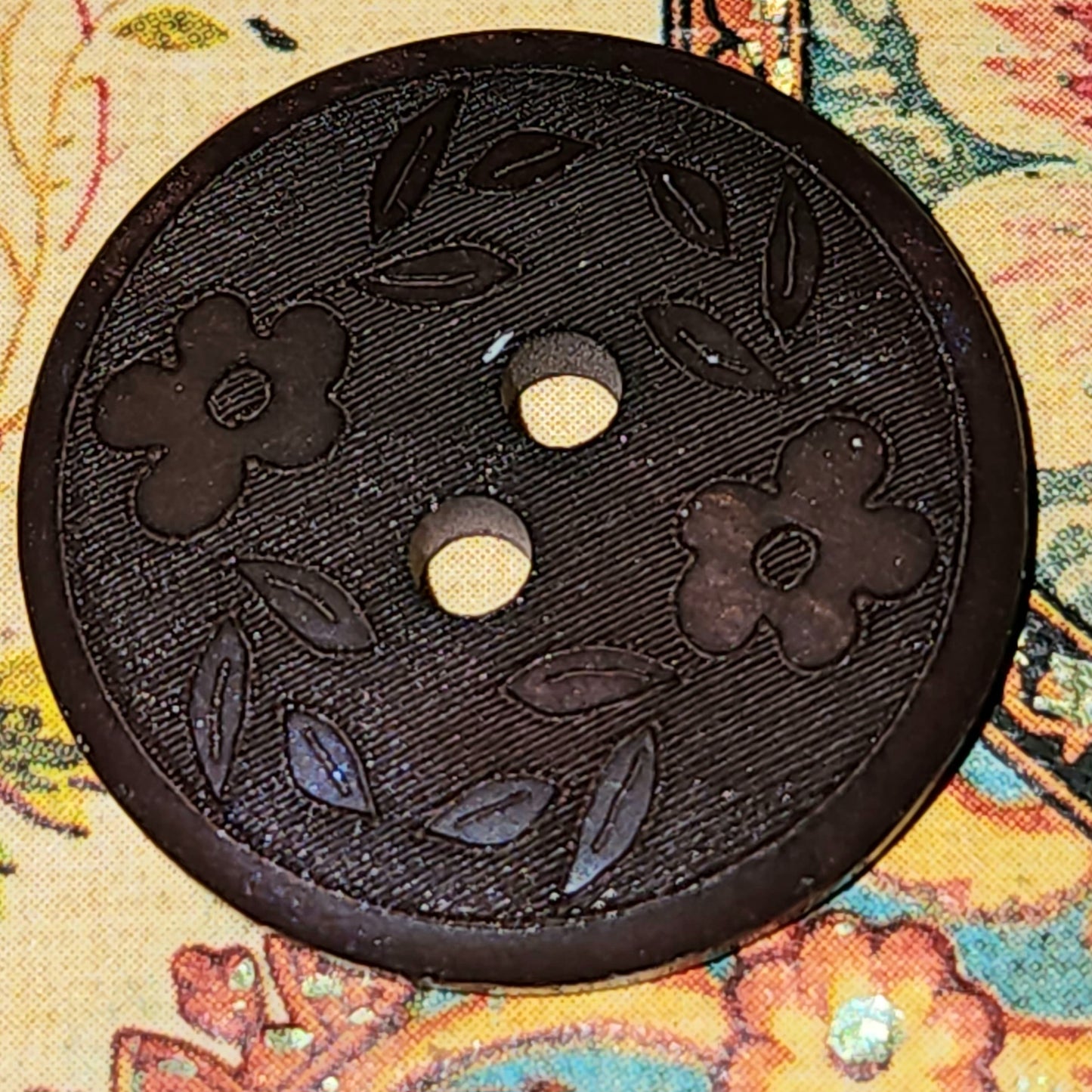 Round floral etched button 2cm - 6 colours