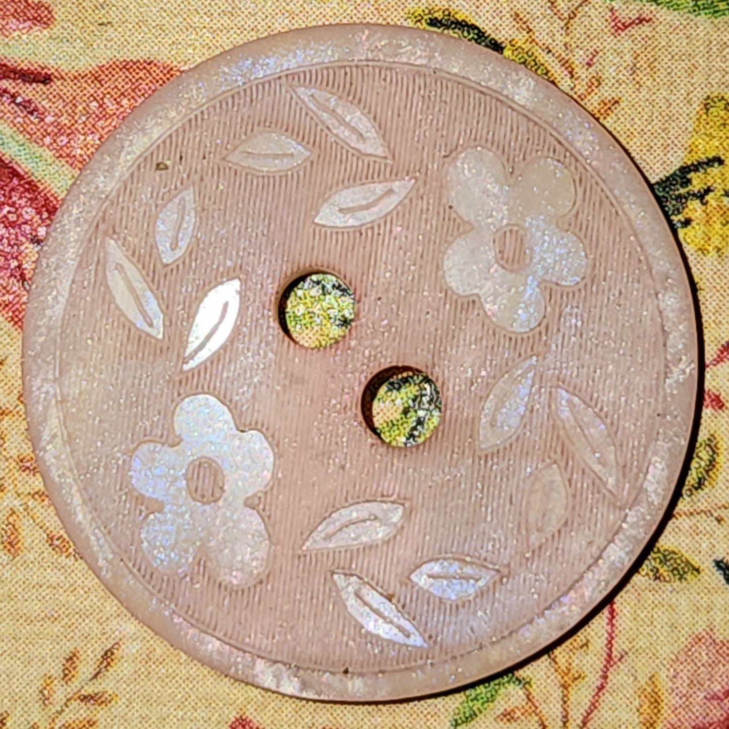 Round floral etched button 2cm - 6 colours