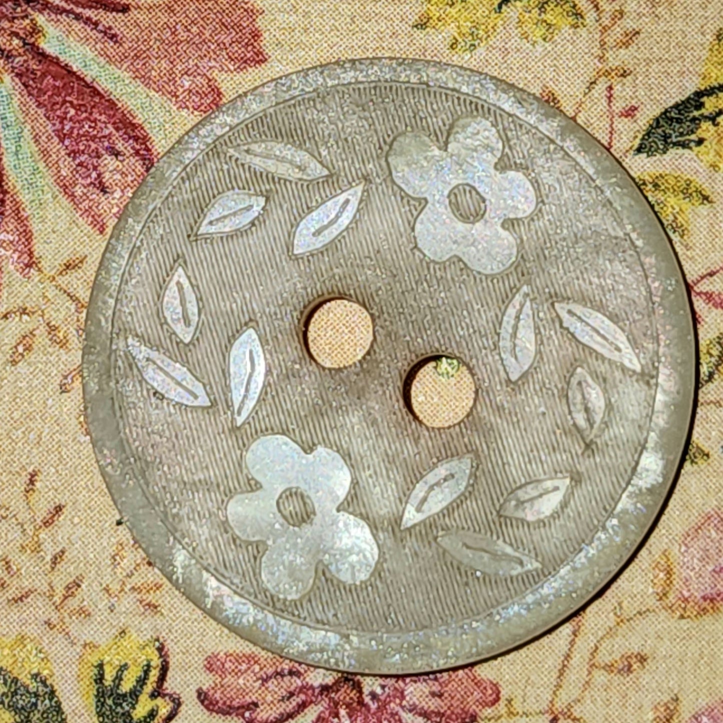 Round floral etched button 2cm - 6 colours