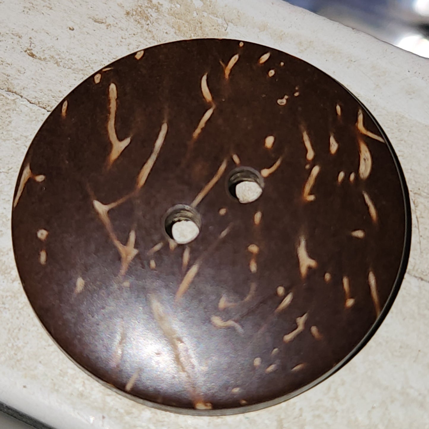 Round geometric etched shell button 26mm (curved)