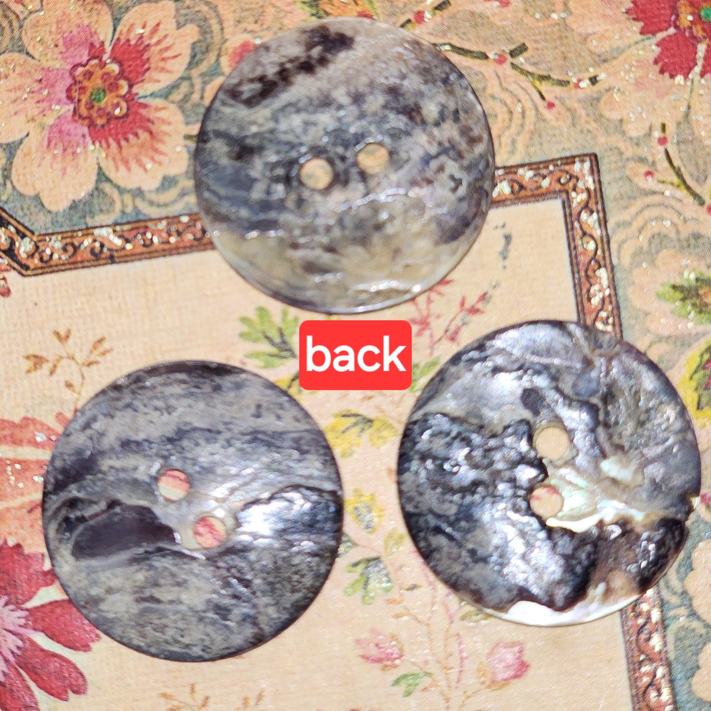 Mother of pearl round button 23mm