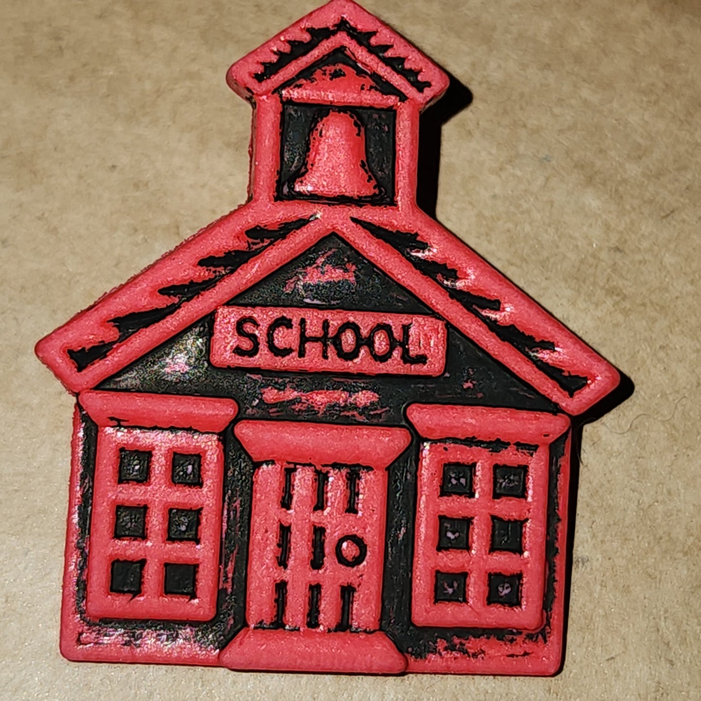 Schoolhouse button in red 37mm high