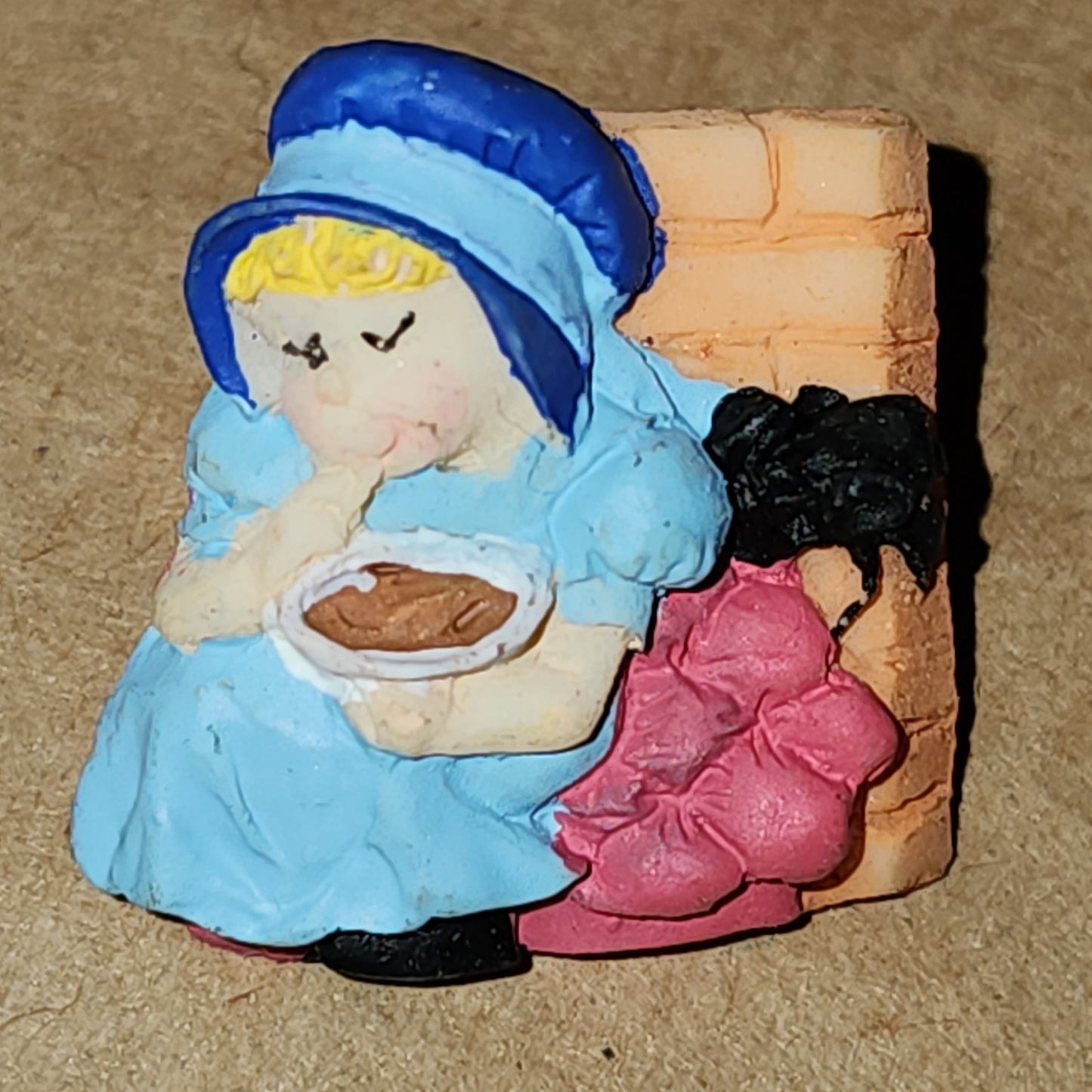 Miss Muffett button 23mm high