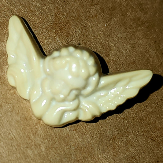 Angel button in cream/off-white 30mm long