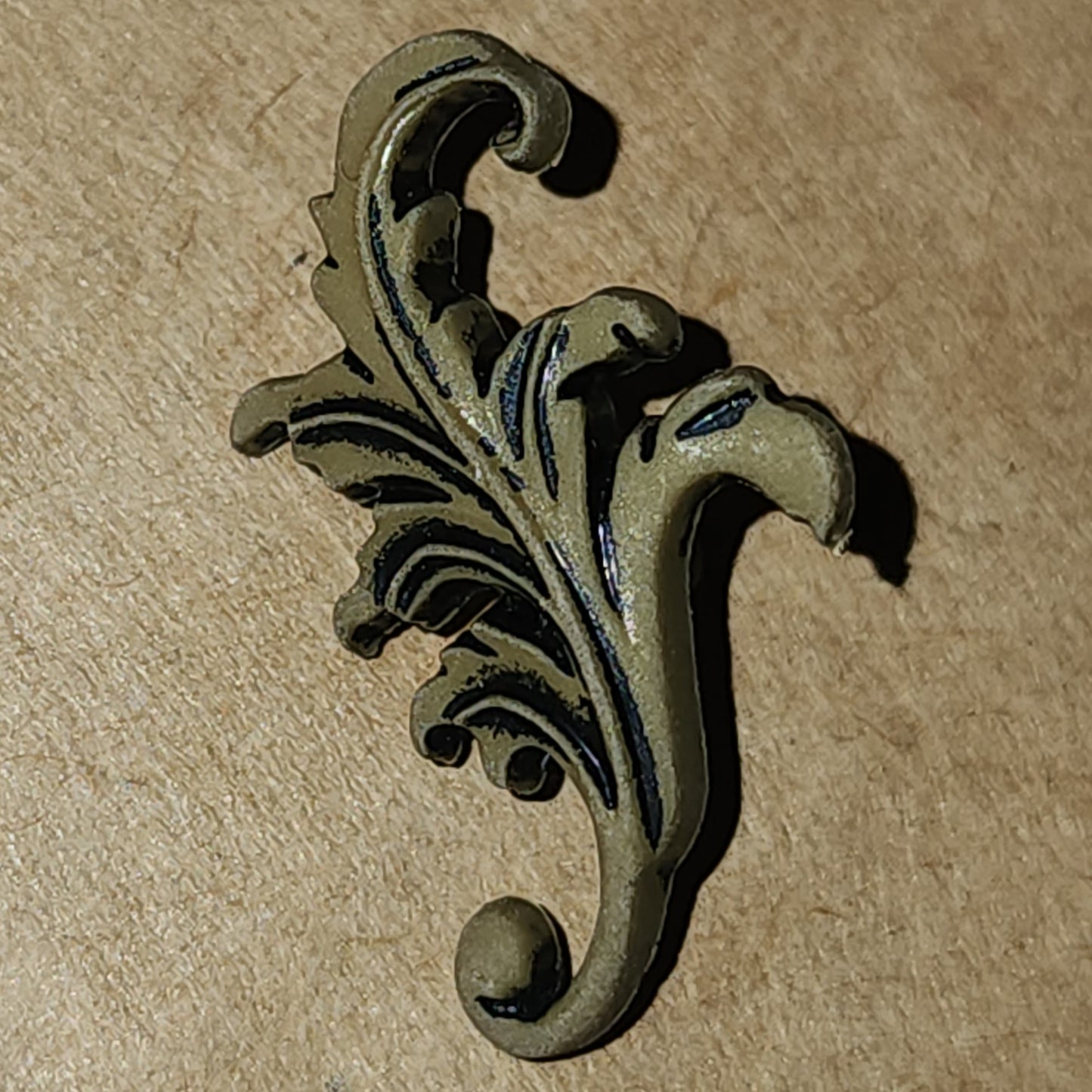 Flourish button - 3 colours 21mm long