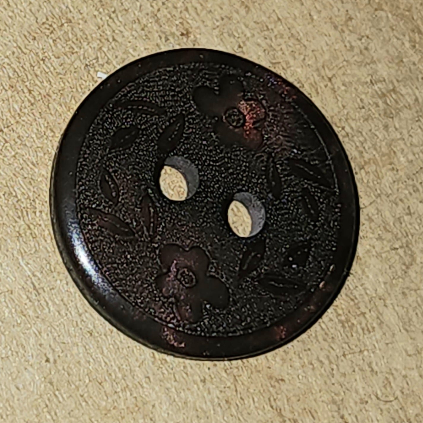 Round floral etched button 15mm - 2 colours