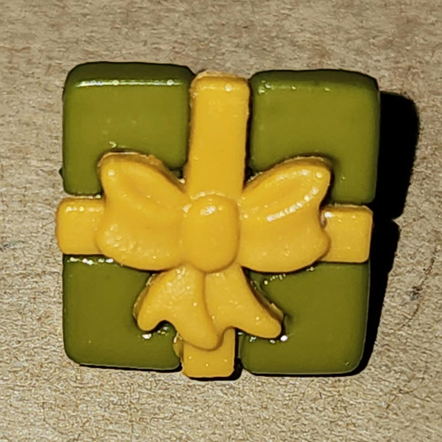 Gift or present button 13mm