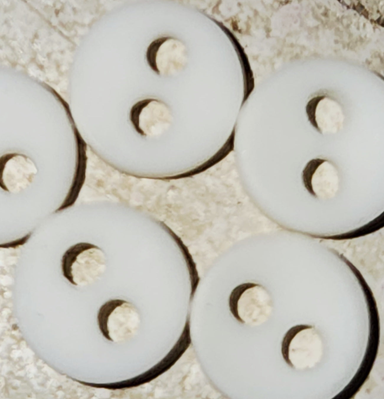 Tiny round white button 4-5mm