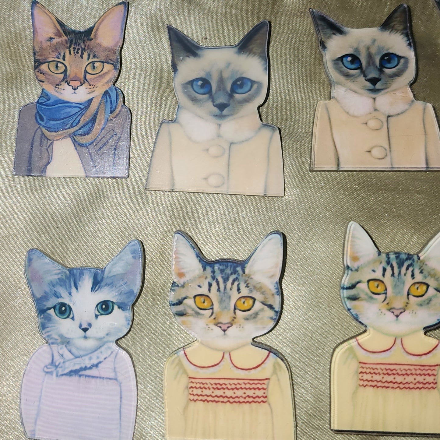 Resin cat head brooches 4.5cm high