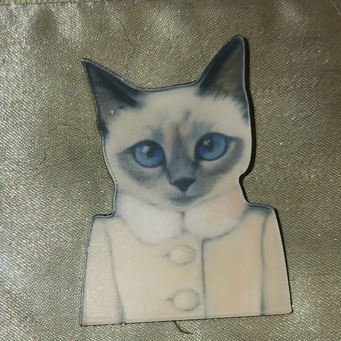 Resin cat head brooches 4.5cm high