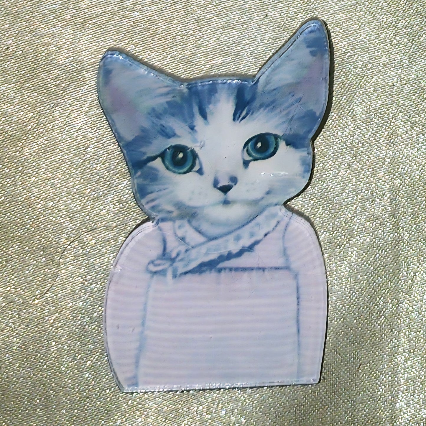 Resin cat head brooches 4.5cm high