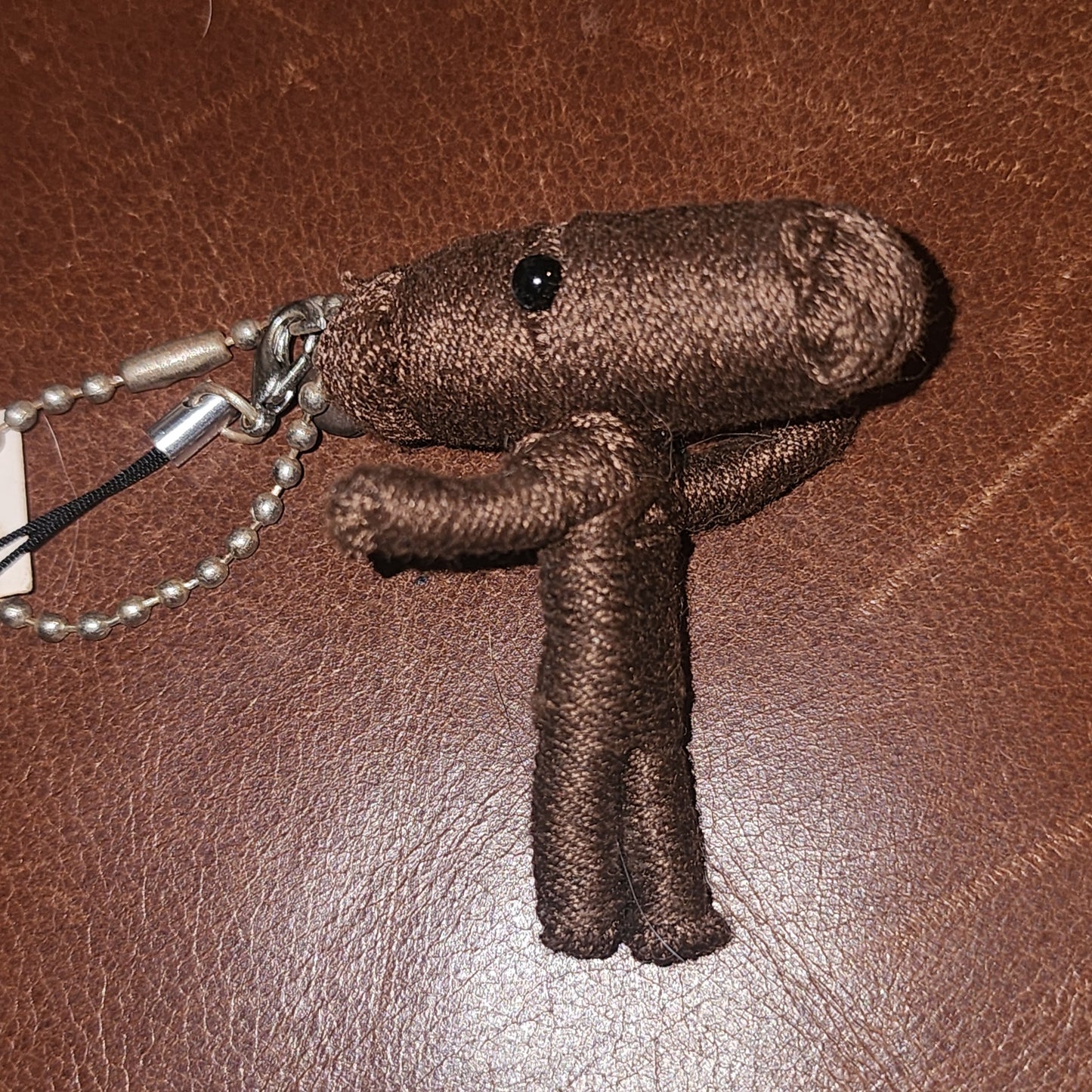Brown mummy dog keyring 5.5cm