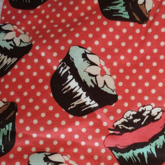 DOMESTIC DIVA BY EMILY TAYLOR - CUPCAKES IN RED C5016