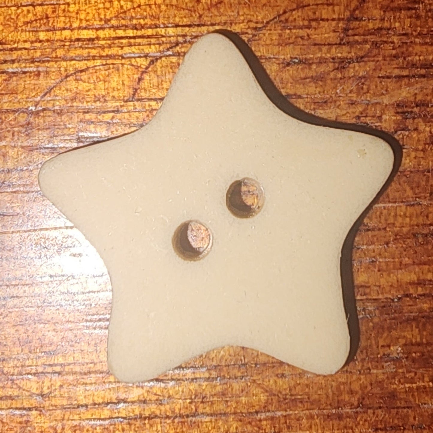 Star beige button 2cm (matte finish)