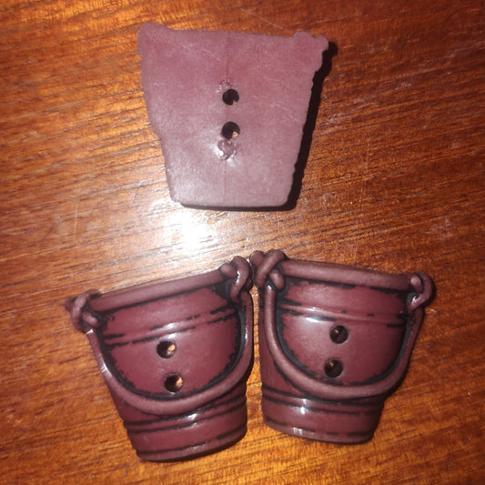 Brown bucket button 2cm high