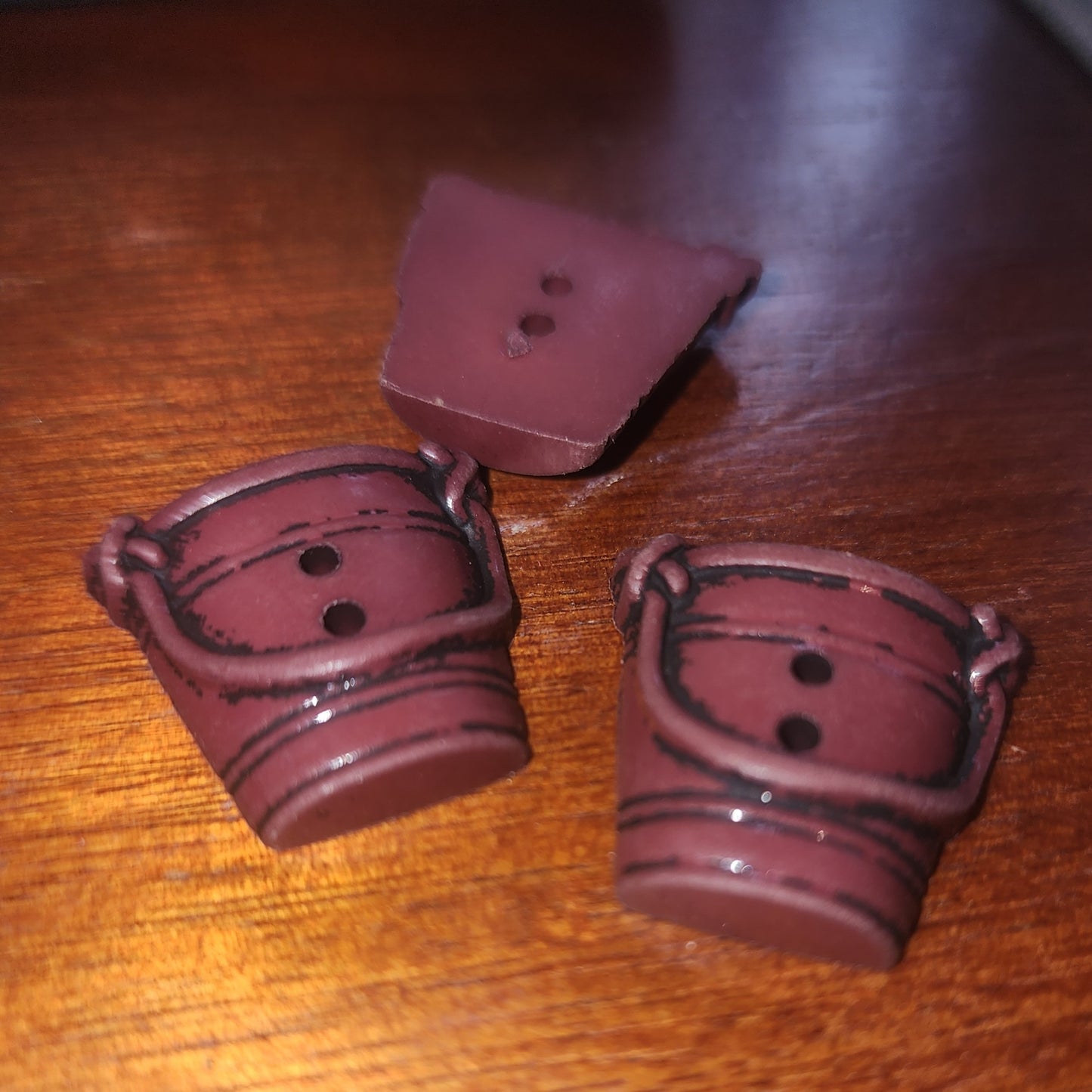 Brown bucket button 2cm high