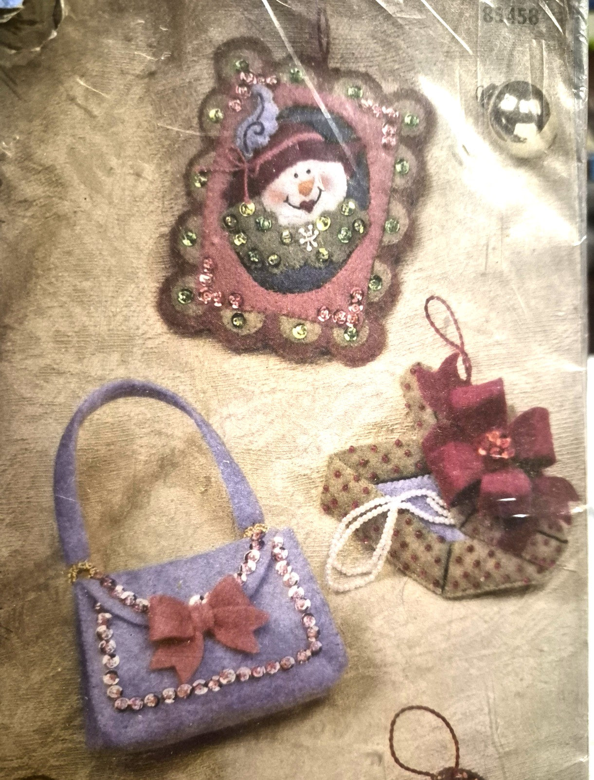 Bucilla Felt Ornaments Kit (set of 6) SHOPPING SPREE 85458