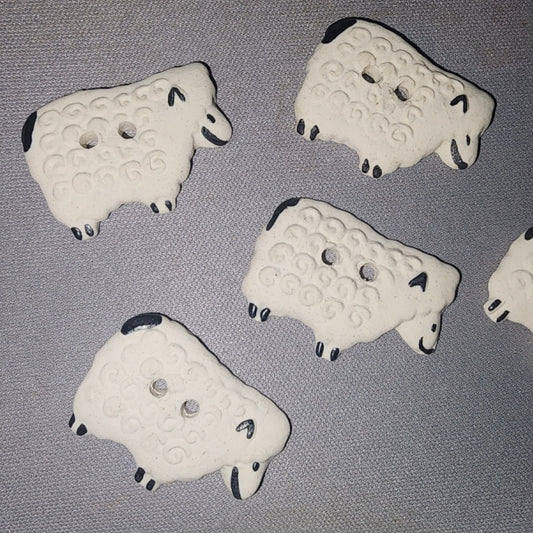 Clay handpainted sheep button - 1404111