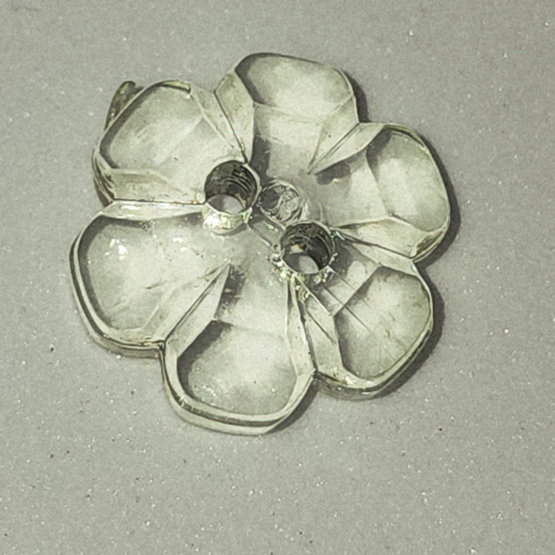 Clear Flower Button mint green 1.5cm