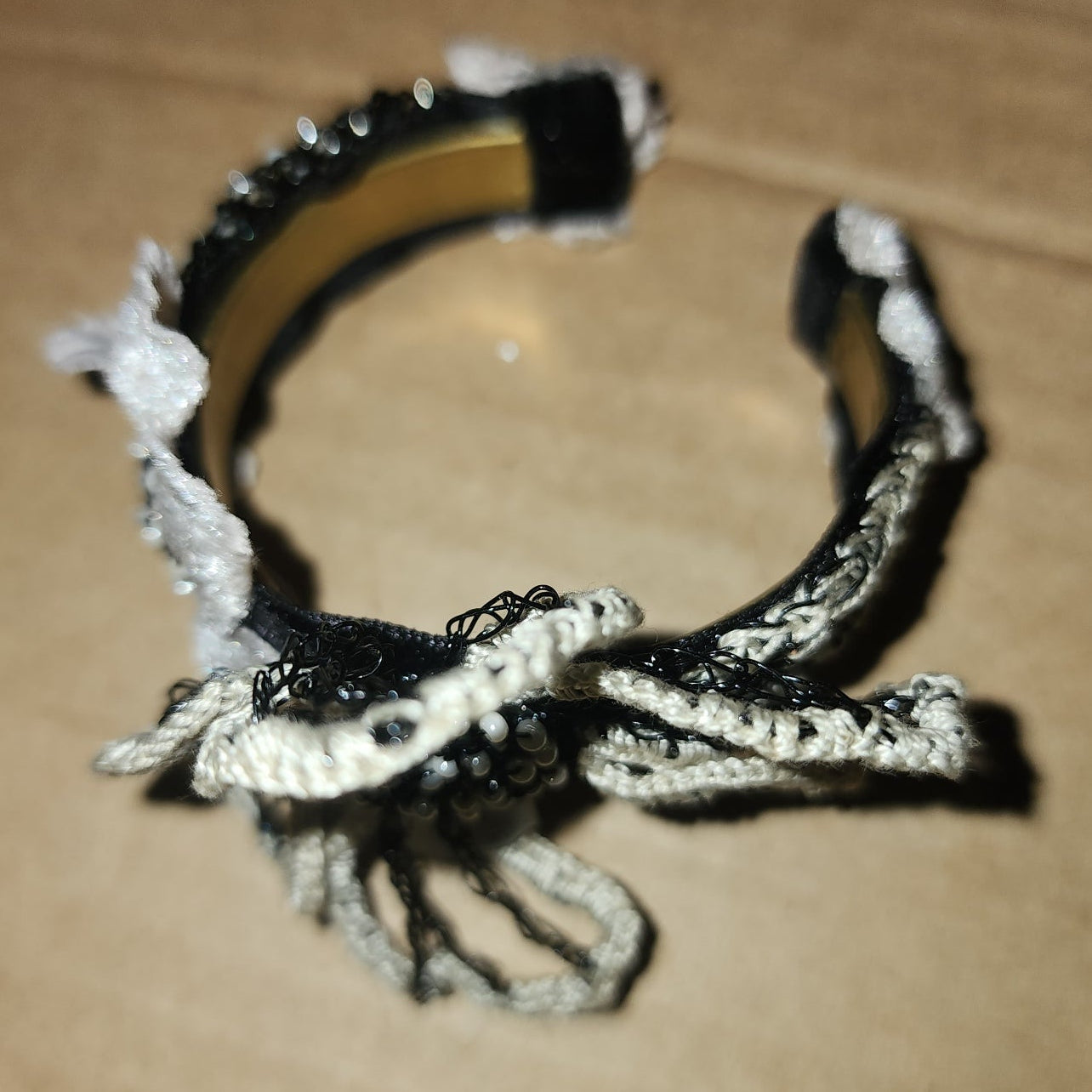 Black&Cream crocheted flower bangle (adjustable)