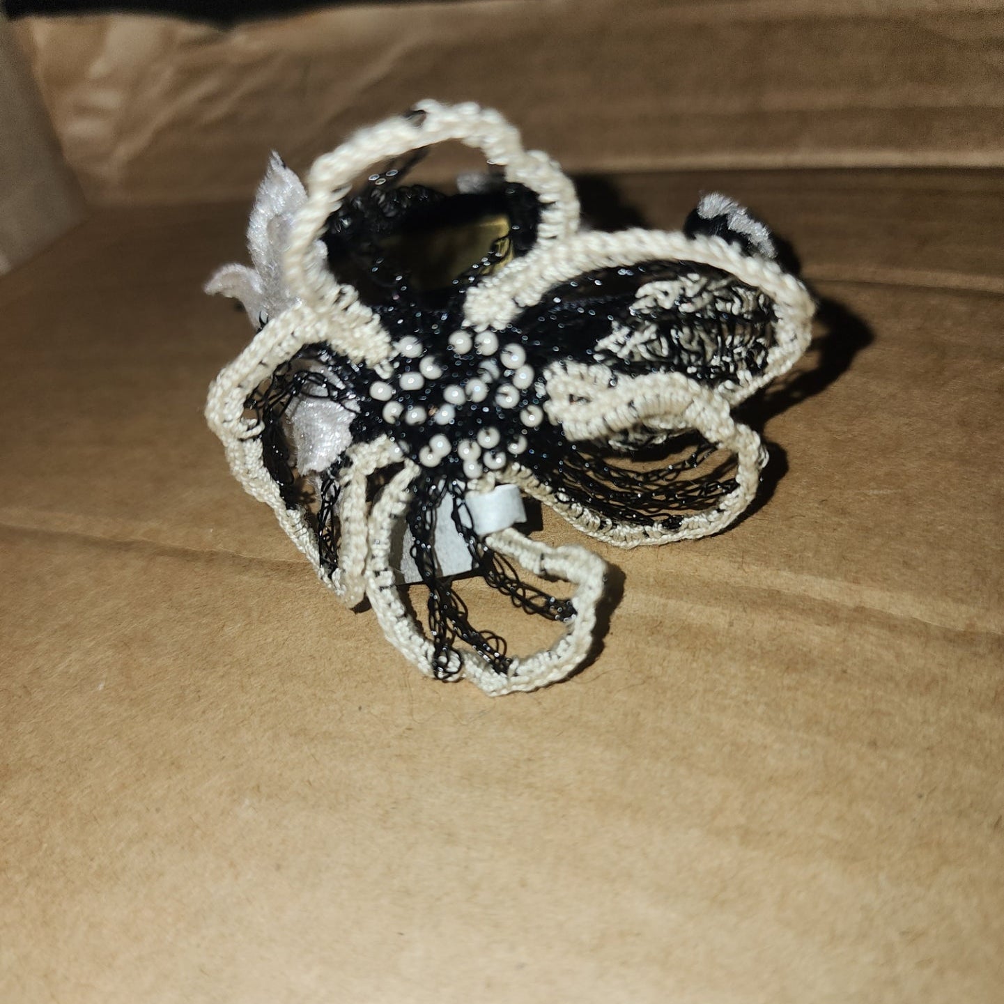 Black&Cream crocheted flower bangle (adjustable)
