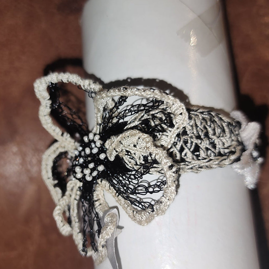 Black&Cream crocheted flower bangle (adjustable)