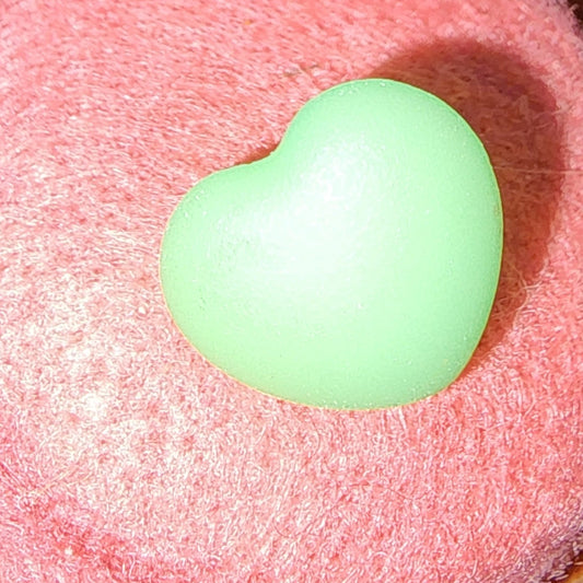 Heart Button 3D LimeGreen 1.5cm shank back