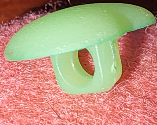 Heart Button 3D LimeGreen 1.5cm shank back