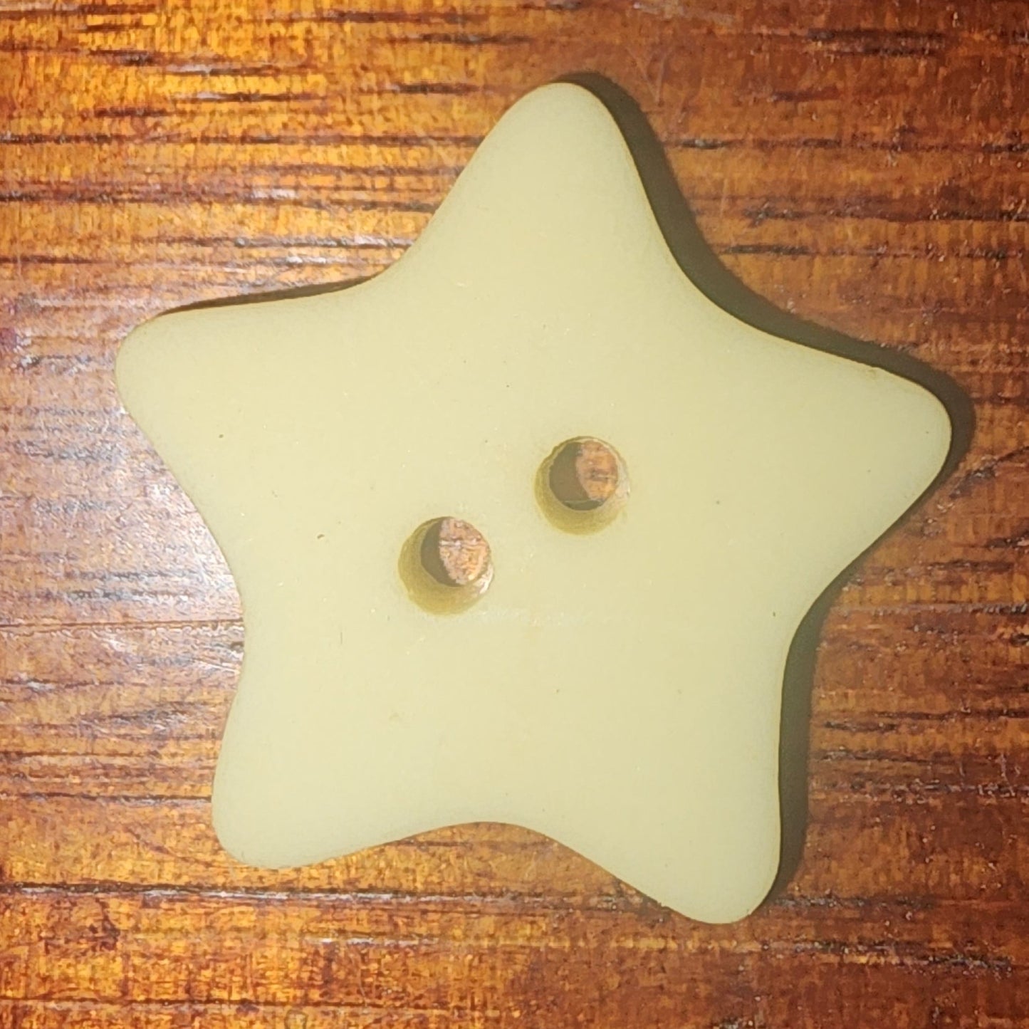 Star button light olive 2cm (matte finish)