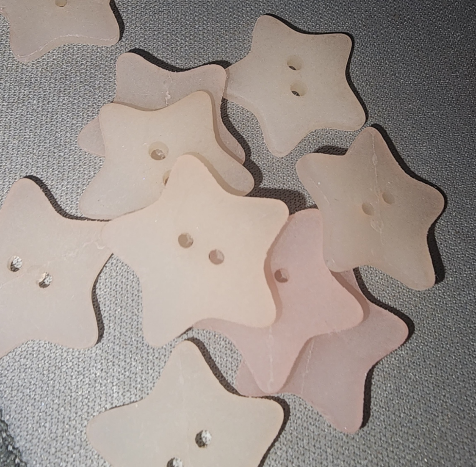 Star button pale pink frosted 2cm