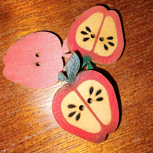 Red Apple Button 2.3cm high (wooden handpainted)