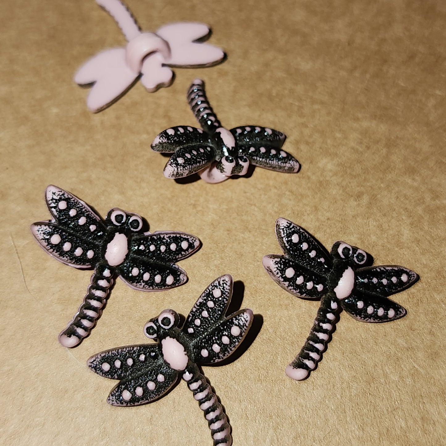 Dragonfly button dusty pink (1.8cm wide)