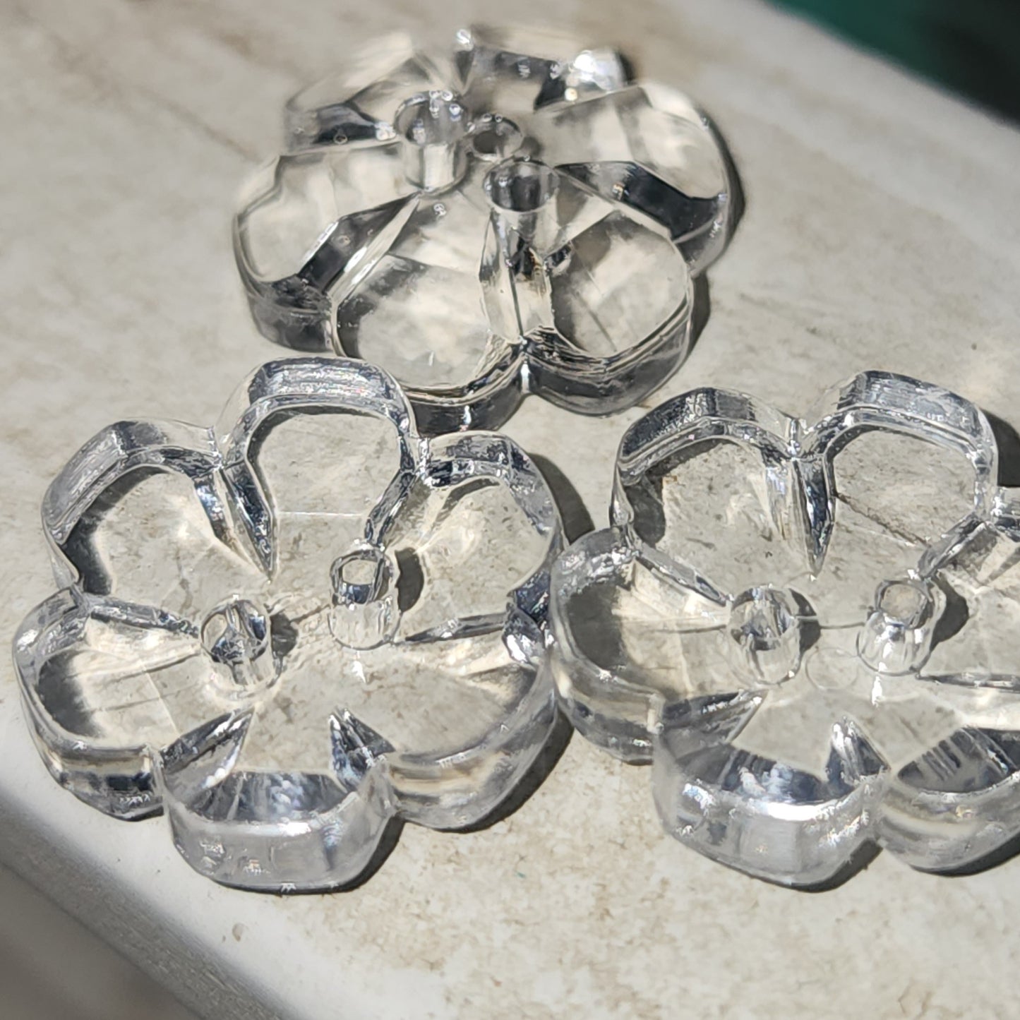 Clear flower button 1.5cm