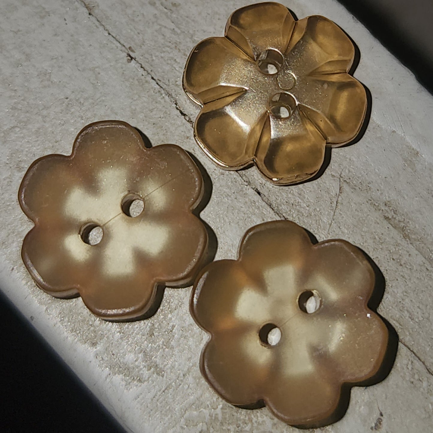 Clear Flower button frosted amber  1.5cm