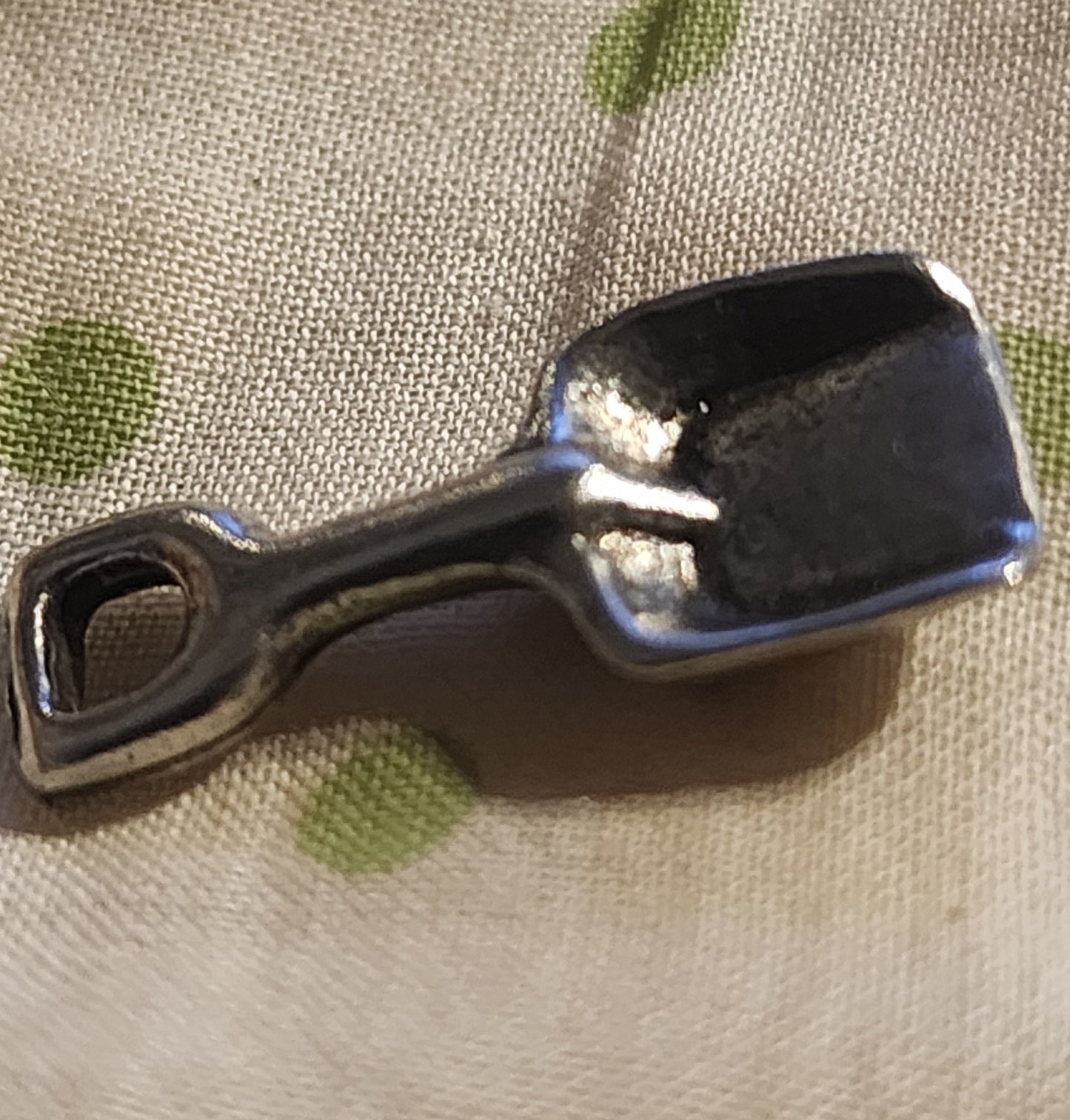 Metal shovel charm
