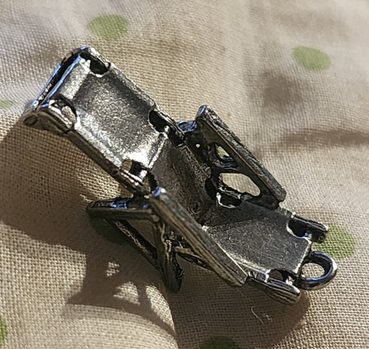 Metal folding deckchair charm