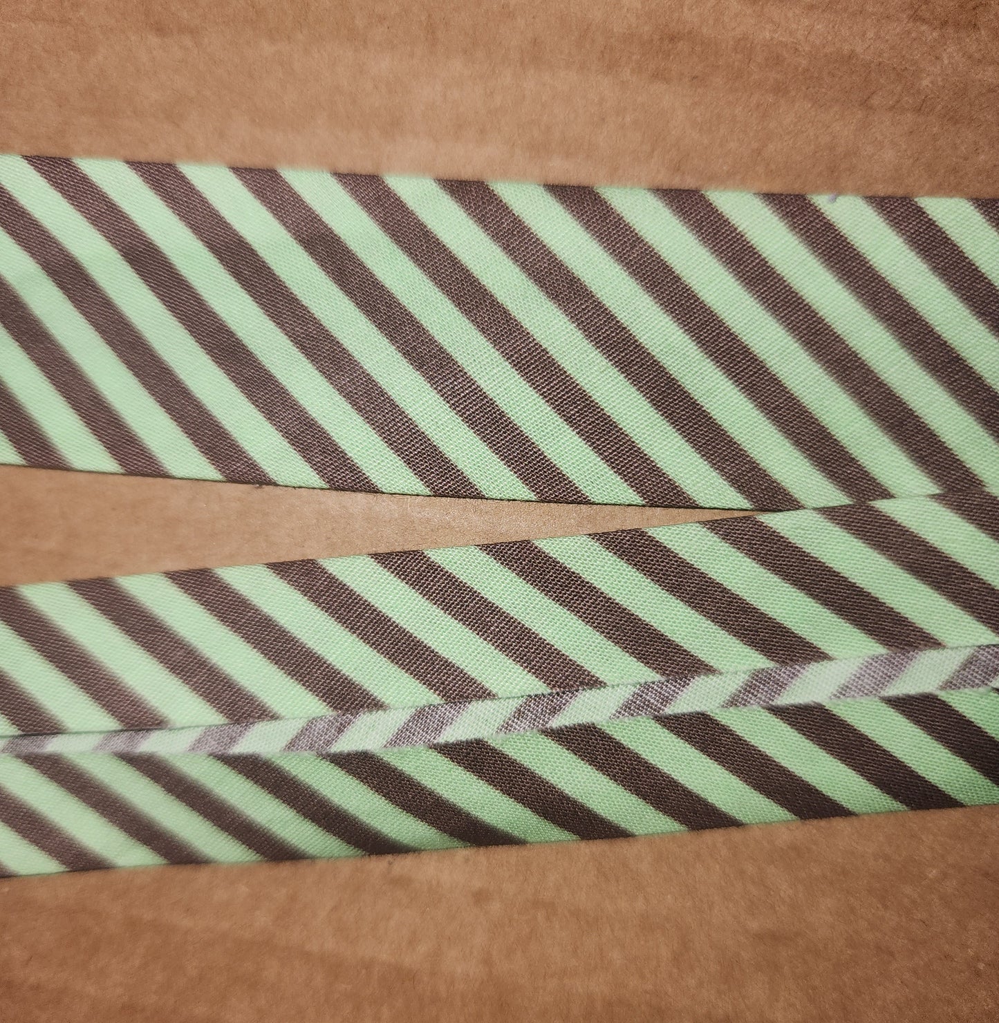 Polycotton Bias Binding 25mm Mint chocolate diagonal stripe