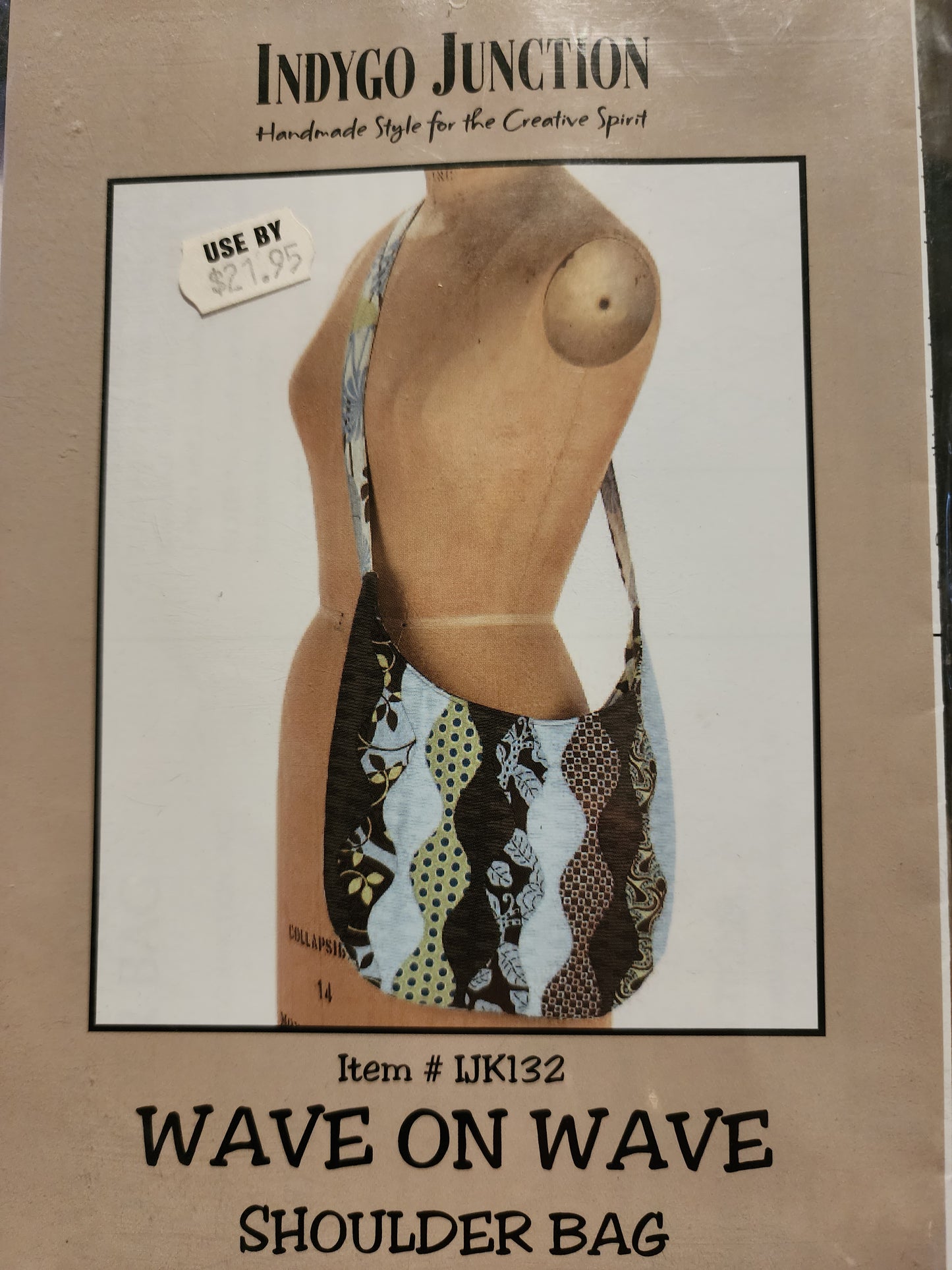 Wave on Wave shoulder Bag Pattern by Indygo Junction IJK132 (Kimie Leavitt) *